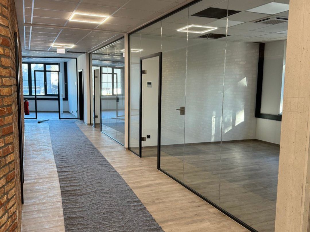 Blick in das moderne Büro vertrautes Team neue Perspektive